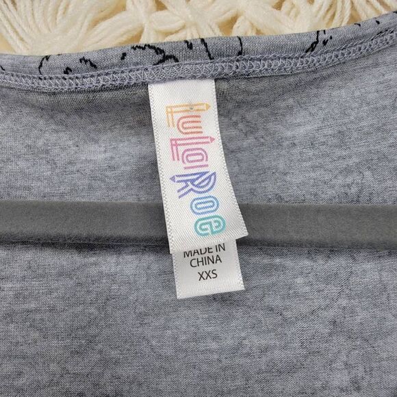 LulaRoe Bear Print T-Shirt Tunic Swing Top Gray Size XXS - Picture 3 of 10